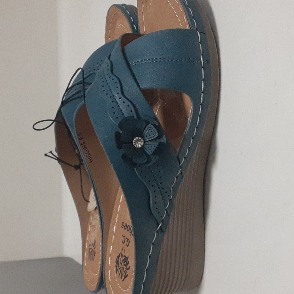 G.C. shoes. Blue sandals with flowers. New with tags. - Picture 2 of 12